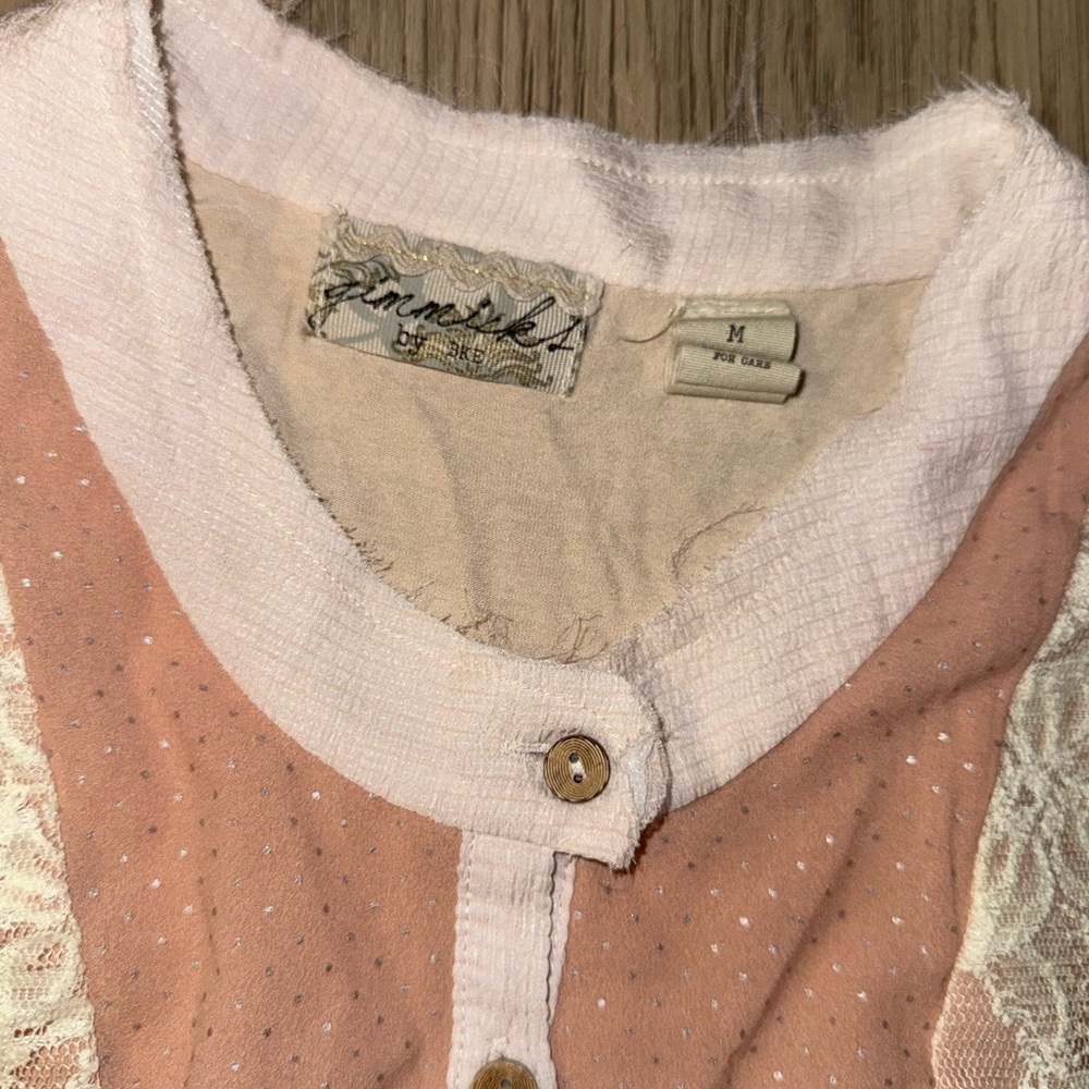 Gimmicks by BKE Pink and Cream Top - Picture 3 of 5